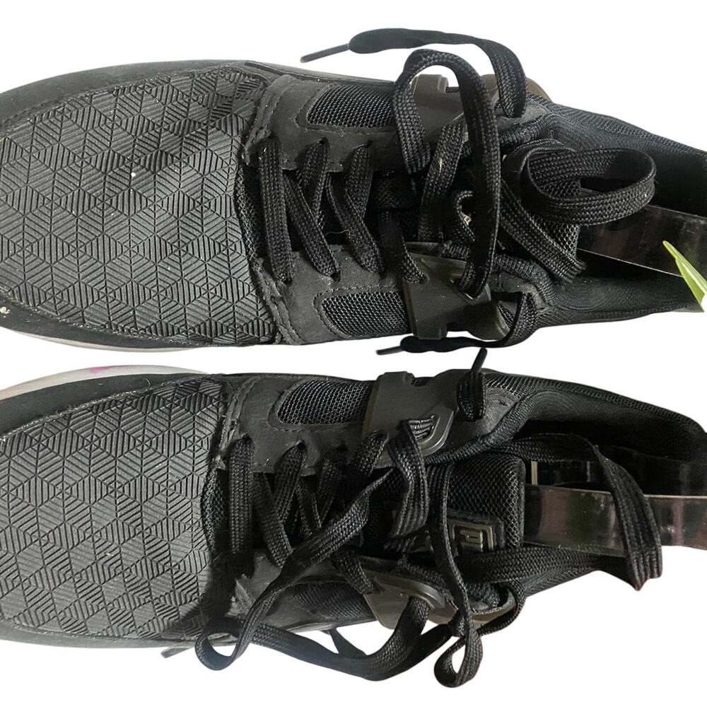 Womans black puma sneakers